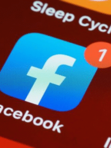 Posts sobre o governo são excluídos por fake news no Instagram e Facebook