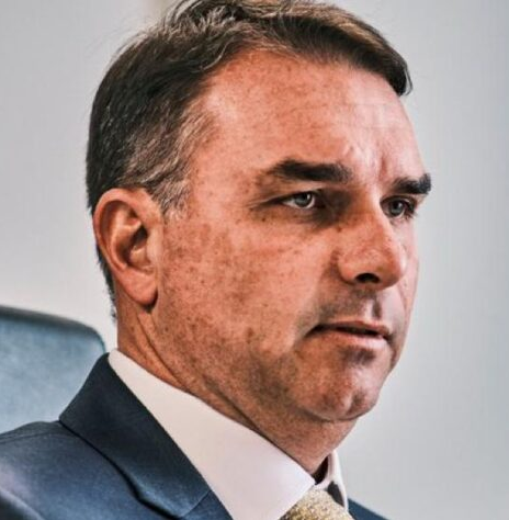 PLANTÃO DBN: Flávio Bolsonaro apresenta PEC para acabar com a reeleição