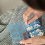 Uso correto de medicamentos em dias quentes: cuidados essenciais de armazenamento e utilização no verão para sua segurança