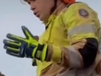 Bombeiros oram antes de procurar crianças soterradas em MG; VEJA VÍDEO