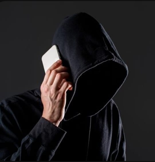 RIC Ambiental alerta para clonagem de números de telefone. E orienta a população a desconsiderar qualquer mensagem recebida desses contatos, não clicar em links, não realizar downloads de arquivos, pagamentos e não fornecer dados pessoais ou qualquer tipo de informação solicitada. Confira os números!