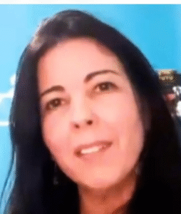 Mulher conclui Ensino Médio aos 41, faz graduação aos 47 e passa em concurso aos 49