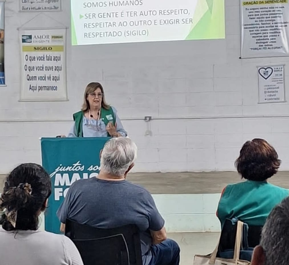 Voluntariado convida a população ao Amor-Exigente: “Não é terapia, mas é terapêutico”. Voltado à auto e mútua ajuda para a superação de desafios. Veja