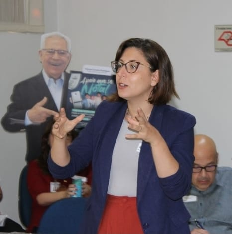 “Nunca faça tudo por alguém”: influenciadora diz que restaurou a virgindade por namorado e descobriu que ele era casado