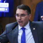 Flávio escolhe ex-ministra do TSE e advogado da Lava Jato para campanha à Presidência