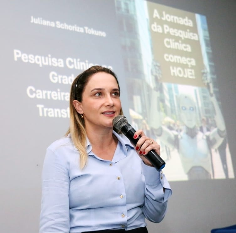 Curso de Farmácia da Unimar promove palestra sobre Pesquisa Clínica e Indústria Farmacêutica com especialista que compartilhou sua vasta experiência no desenvolvimento de medicamentos