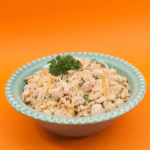 Farofa Rápida de Cream Cracker com Bacon e Cenoura. Trouxemos hoje para você essa deliciosa receita. Ingredientes e o passo a passo. Fácil de fazer. Experimente!