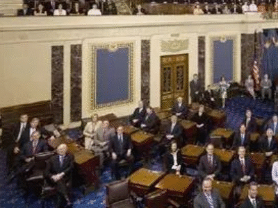 Legisladores derrubam resolução que restringia governo e apoiam estratégia de Trump