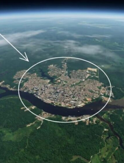A megacidade construída no meio do nada: a maior floresta do planeta esconde uma metrópole com estrada para lugar nenhum