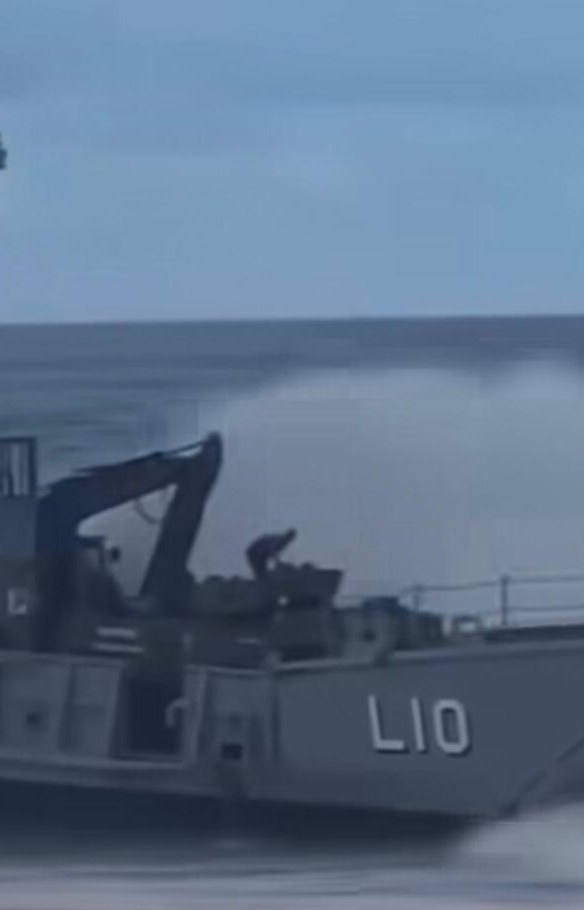 Após fala de Lula sobre defesa do Brasil, navio da Marinha encalha em praia no RJ; VEJA VÍDEO