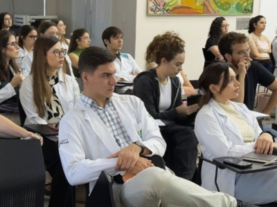 HBU promove atualização mensal para fortalecer a excelência clínica e a formação de residentes. Compromisso com pacientes e posição como centro de referência em saúde e ensino