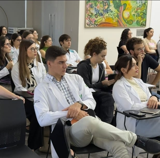 HBU promove atualização mensal para fortalecer a excelência clínica e a formação de residentes. Compromisso com pacientes e posição como centro de referência em saúde e ensino