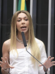 ESTRANHO: Presidente da Comissão da Mulher, Erika Hilton, bloqueia mulheres que discordam e postagem denuncia; VEJA POSTAGEM