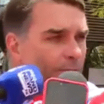 ‘Estão brincando com a vida do meu pai’, diz Flávio Bolsonaro em coletiva; ASSISTA VÍDEO