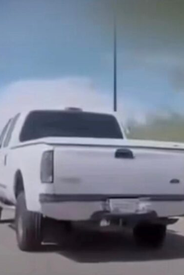 CAÇADA IMPLACÁVEL: Polícia dos EUA Usa Laço High-Tech e Derruba Carro Fugitivo em Segundos; VEJA VÍDEO