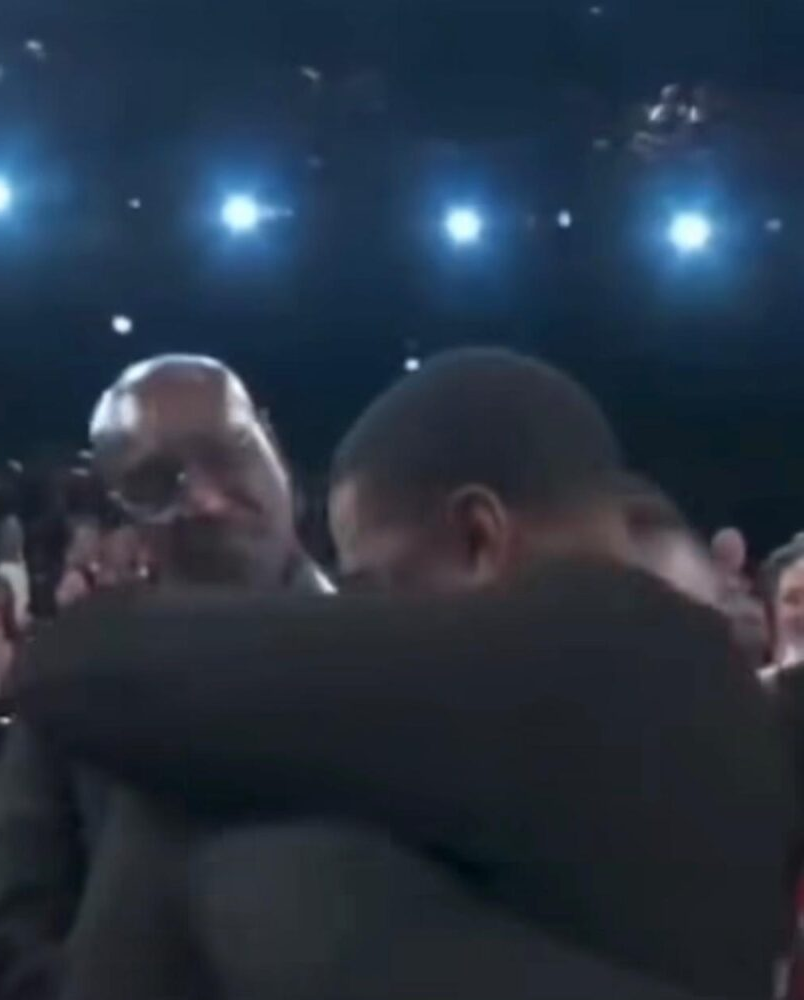 Deus é bom! Ator que venceu Wagner Moura no Oscar exalta ao Senhor em discurso; VEJA VÍDEO