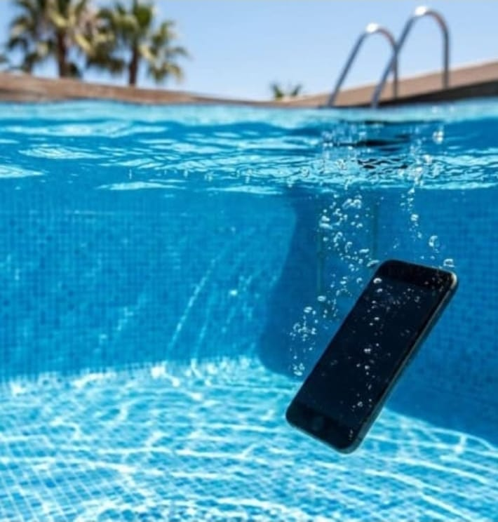 Celular à prova d’água perde a proteção com o tempo? Entenda a verdade