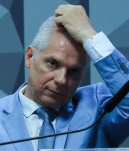 Ex-presidente do INSS sob Lula de 2023 a 2024 recebeu milhões em esquema de descontos indevidos, diz PF