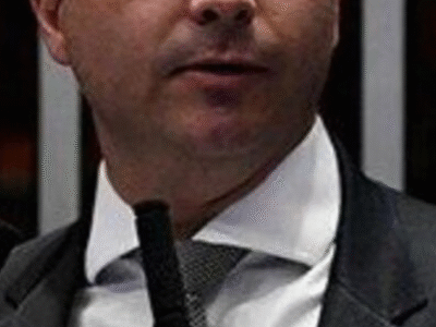 Flávio Bolsonaro foi pessoalmente falar com Moraes sobre situação do pai; SAIBA MAIS