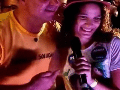 Menina poetisa emociona Flávio Bolsonaro em Natal e arranca lágrimas do senador; VEJA VÍDEO