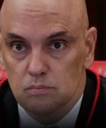 Gesto de Flávio Bolsonaro a Moraes ajuda situação do Bolsonaro