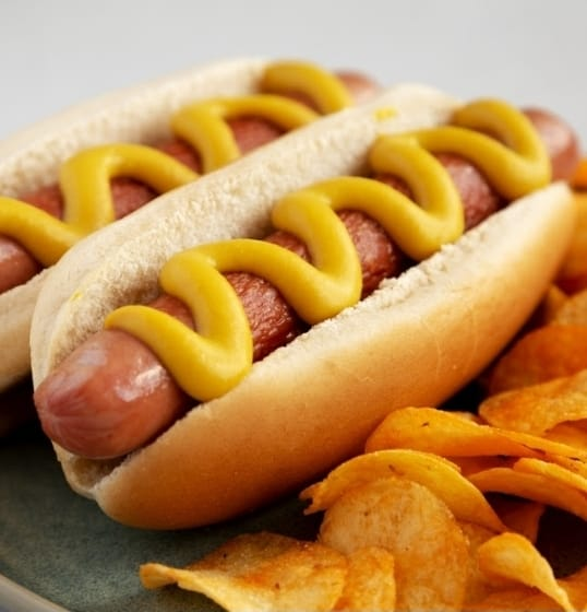 Excesso de ultraprocessados pode afetar fome e saciedade em jovens. Pesquisa foi feita com universitários