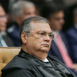 REAÇÃO: Deputado protocola impeachment de Dino por barrar sigilos de Lulinha