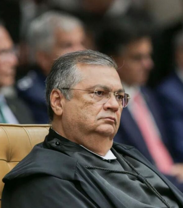 REAÇÃO: Deputado protocola impeachment de Dino por barrar sigilos de Lulinha