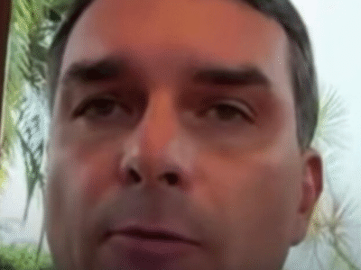 Flávio Bolsonaro reage fortemente após domiciliar de apenas 90 dias concedida a Bolsonaro; VEJA VÍDEO