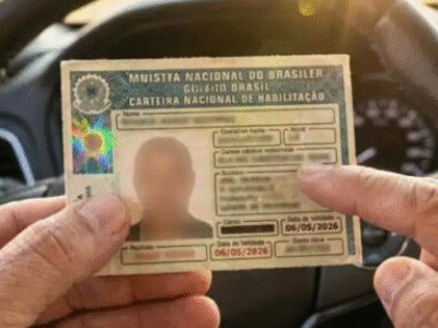 Motoristas entre 50 e 69 anos tem novo prazo de renovação da carteira em 2026; SAIBA MAIS