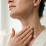 Como prevenir rugas no pescoço e colo antes que a flacidez se torne visível