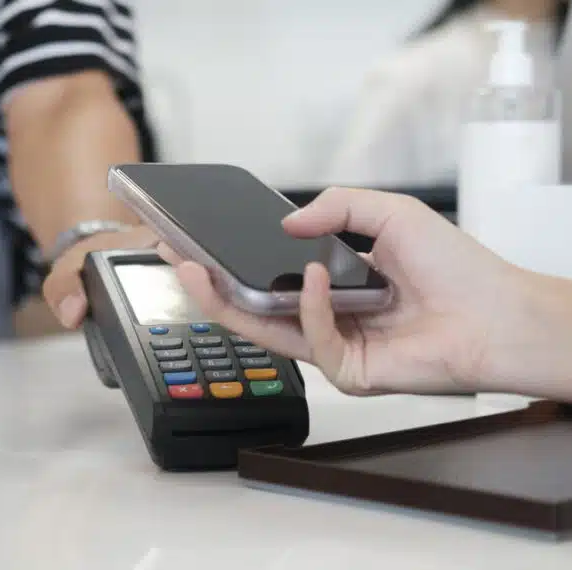 No momento, você está visualizando Como se proteger do golpe do pagamento por aproximação que já faz milhares de vítimas no Brasil