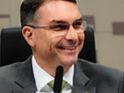 Flávio Bolsonaro lidera disputa presidencial no 1º e no 2º turno; VEJA NÚMEROS