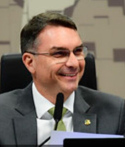 No momento, você está visualizando Flávio Bolsonaro lidera disputa presidencial no 1º e no 2º turno; VEJA NÚMEROS