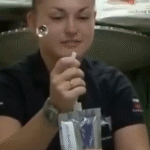 IMPRESSIONANTE: Astronauta mostra como é que faz para tomar água no espaço e vídeo viraliza; VEJA