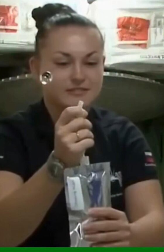 No momento, você está visualizando IMPRESSIONANTE: Astronauta mostra como é que faz para tomar água no espaço e vídeo viraliza; VEJA