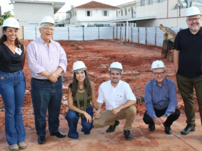 Obras do Novo Centro Administrativo da Santa Casa de Maŕilia são visitadas pelo prefeito Vinícius Camarinha, que destinou os recursos enquanto deputado