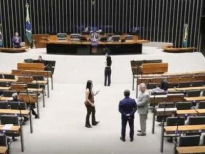 BEM PAGOS: Nove servidores da Câmara receberem quantia milionária de horas extras; VEJA QUEM SÃO E QUANTO RECEBERAM