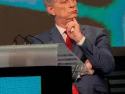 Essa foi a reação de Ciro ao ser convidado por Aécio para ser candidato à presidência da República