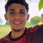 INUSITADO: Jogador leva cartão antes de entrar no campo ao chamar o juiz de “professor linguiça” e vídeo explode na internet; VEJA VÍDEO