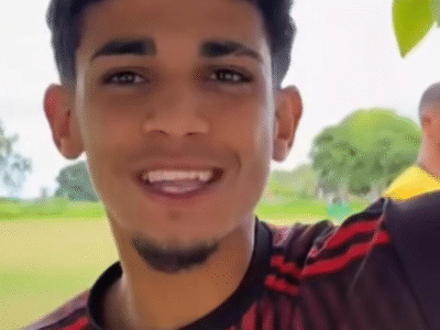 INUSITADO: Jogador leva cartão antes de entrar no campo ao chamar o juiz de “professor linguiça” e vídeo explode na internet; VEJA VÍDEO