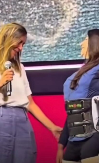 No momento, você está visualizando Laís Souza aparece de pé para premiar cientista Tatiana Sampaio e emociona a todos; VEJA VÍDEO