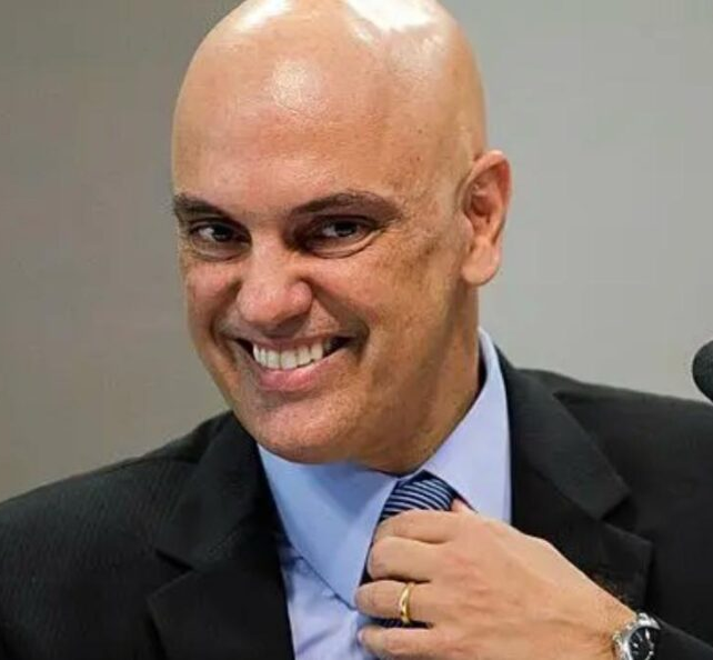 No momento, você está visualizando Estadão reage a ação de Moraes contra Flávio Bolsonaro e alerta para judicialização eleitoral