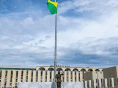 A preocupação do alto escalão militar do governo, diante do risco de Flávio Bolsonaro derrotar Lula