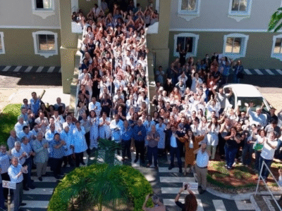 Solenidade com direito a bolo e refrigerante celebra os 97 anos de inovação, avanço tecnológico e atendimento humanizado da Santa Casa de Marília. 70% são pacientes do SUS. Veja como foi