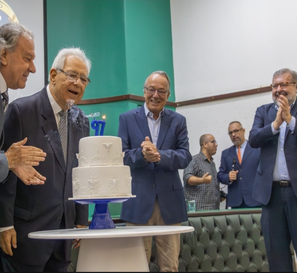 No momento, você está visualizando Grande encontro homenageia apoiadores da Santa Casa de Marília em seus 97 anos. Foram entregues certificados aos “Amigos”, “Empresas Amigas” e “Irmãos Amigos” da instituição