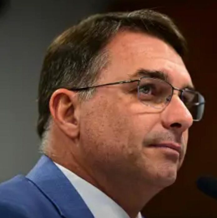 No momento, você está visualizando A explicação de deputado por que Flávio Bolsonaro deve ‘surpreender’ nas próximas pesquisas