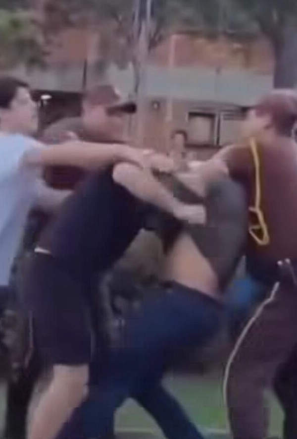 No momento, você está visualizando Tensão explode: Estudantes e pré-candidatos de direita e esquerda trocam socos em universidade federal de Minas; VEJA VÍDEO