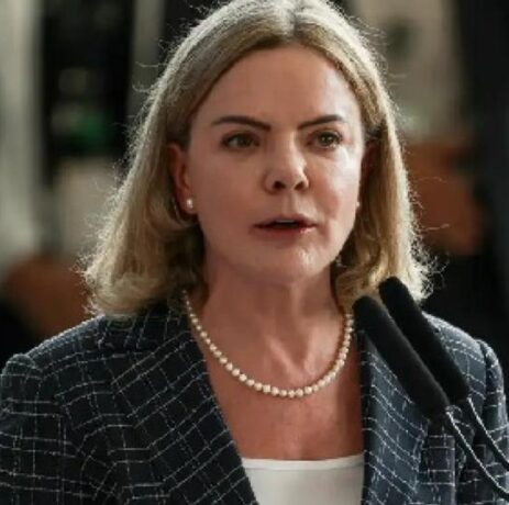 No momento, você está visualizando TRE-PR ordena Gleisi Hoffmann apagar post sobre Deltan Dallagnol; VEJA