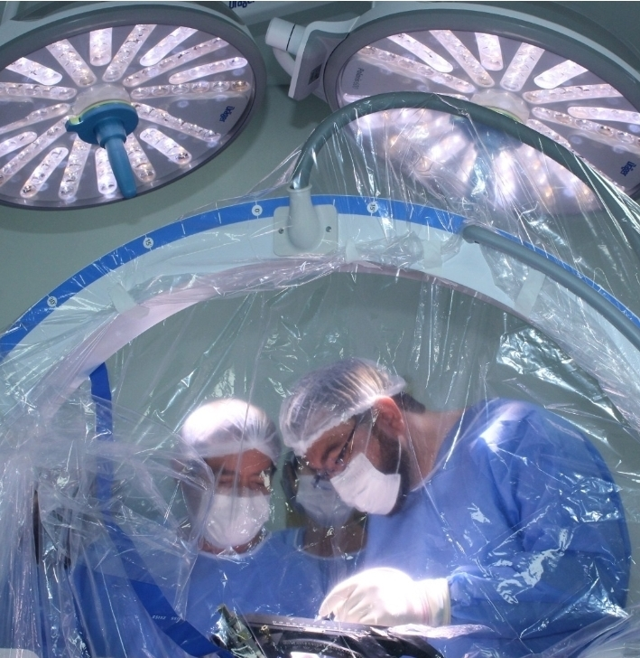 No momento, você está visualizando Parkinson: Santa Casa de Marília realiza procedimento inédito para tratamento da doença com implantação de chips cerebrais. Melhora significativa dos tremores, rigidez e lentidão dos movimentos